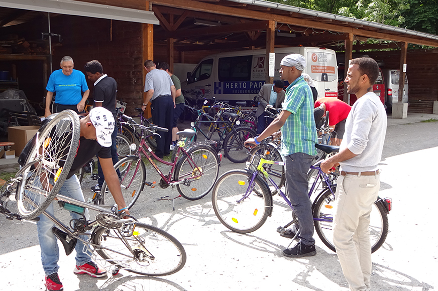 Aktion "Bikes for friends" für neuzugewanderte Jugendliche in Rosenheim